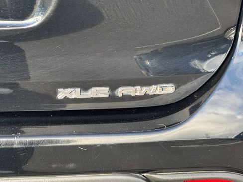 Used 2020 Toyota Highlander XLE image 34