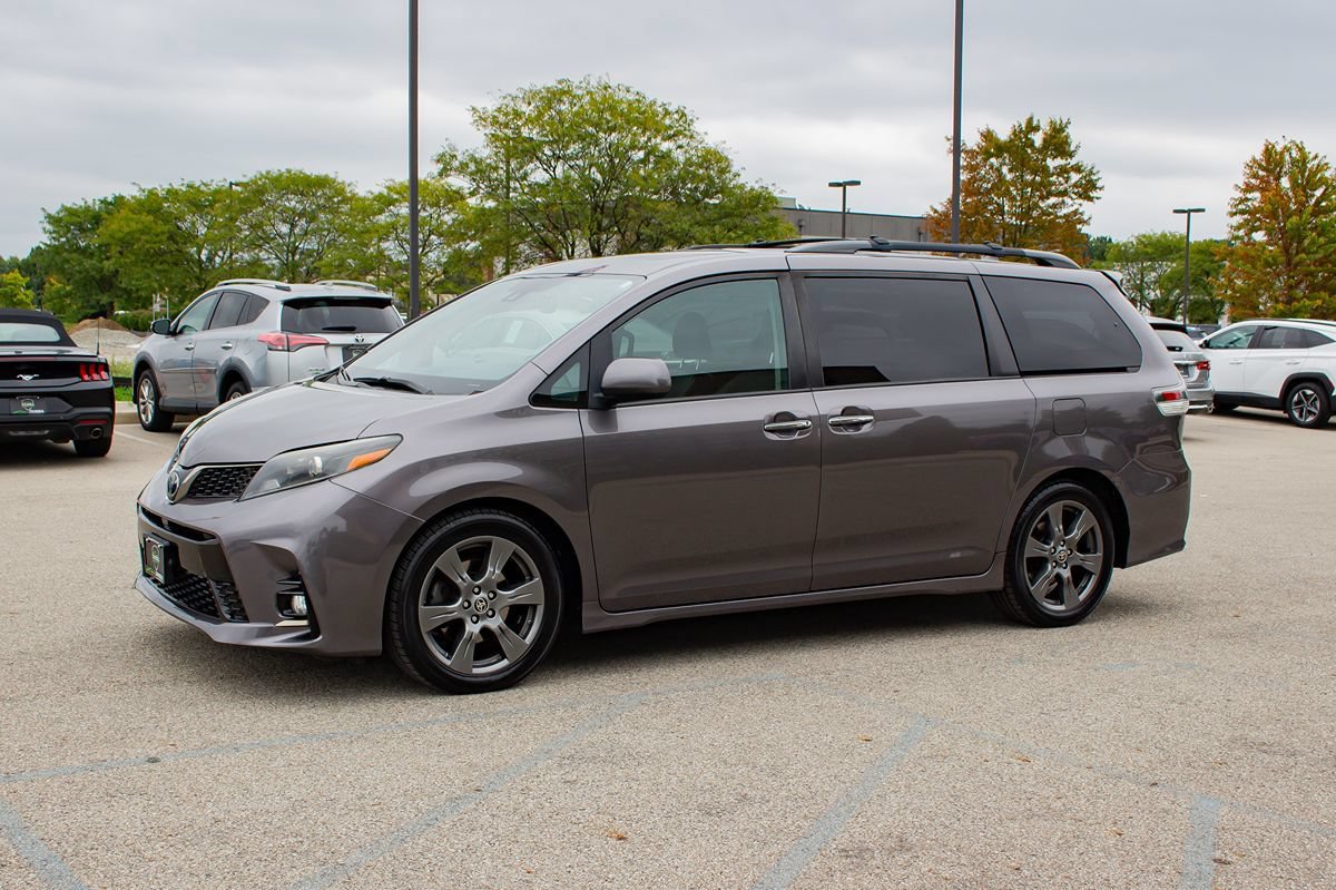 Used 2020 Toyota Sienna SE Premium FWD image 4