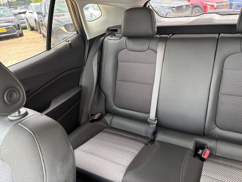 Used 2025 Chevrolet Trax LT FWD image 38