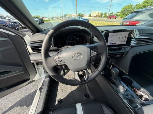 Used 2025 Toyota Camry SE FWD image 12