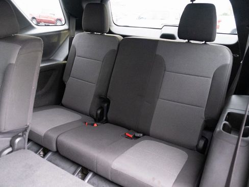 Used 2023 Chevrolet Traverse LT image 18