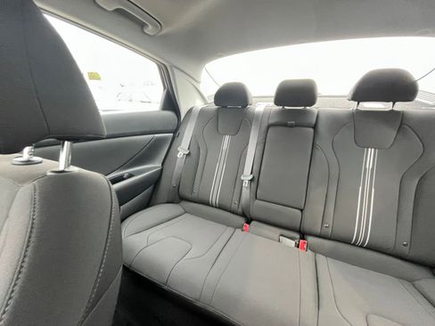 Used 2025 Hyundai Elantra SEL image 37