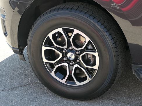 Used 2024 Ford Expedition Max XLT RWD image 9