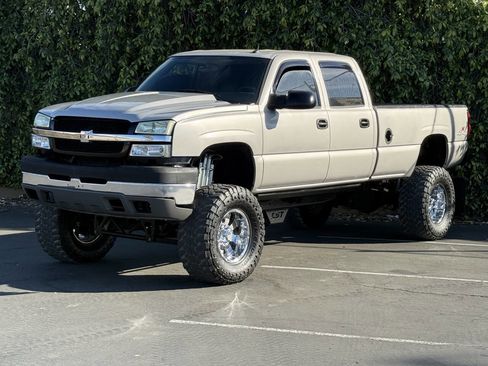 Used 2005 Chevrolet Silverado 2500 LT w/ Skid Plate Package image 4