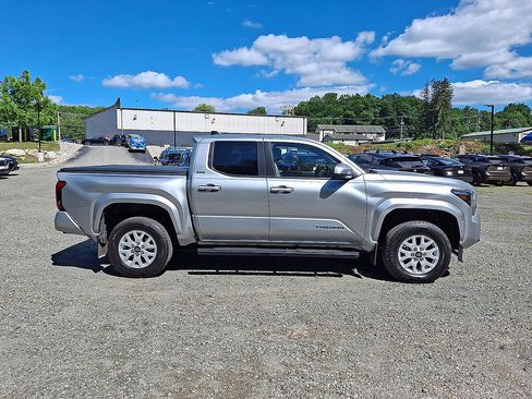 Used 2024 Toyota Tacoma SR5 AWD/4WD image 26
