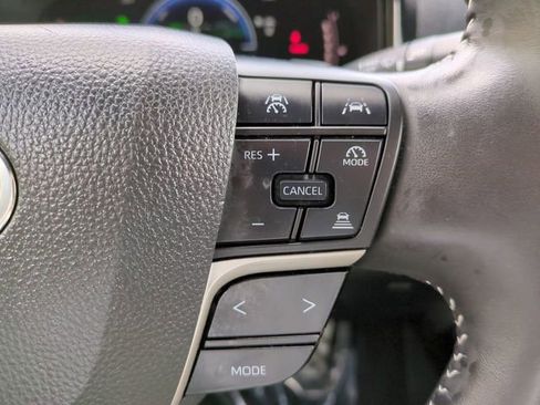 Used 2025 Toyota Camry SE image 23