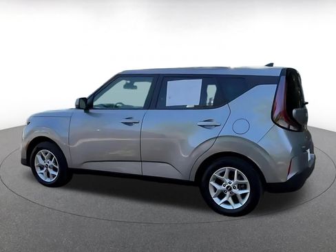 Used 2025 Kia Soul LX w/ LX Technology Package FWD image 10