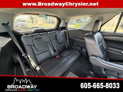 Used 2022 Ford Explorer XLT w/ Equipment Group 202A AWD/4WD image 12