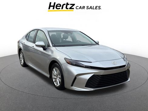 Used 2025 Toyota Camry LE image 1
