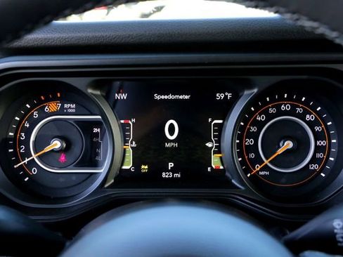 Used 2025 Jeep Wrangler Sport S image 14