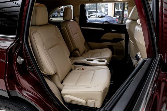 Used 2019 Toyota Highlander XLE FWD image 40