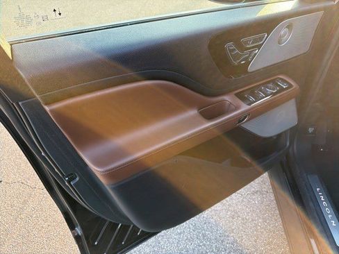 Used 2023 Lincoln Aviator Reserve w/ Equipment Group 201A image 12