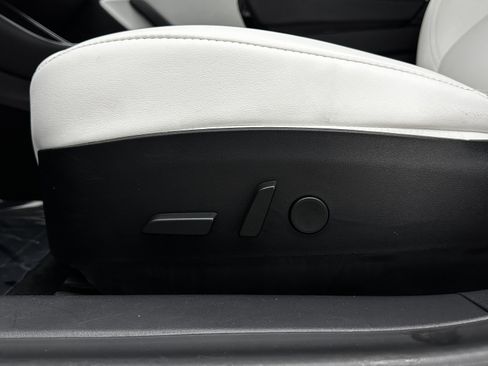 Used 2020 Tesla Model 3 Performance image 12