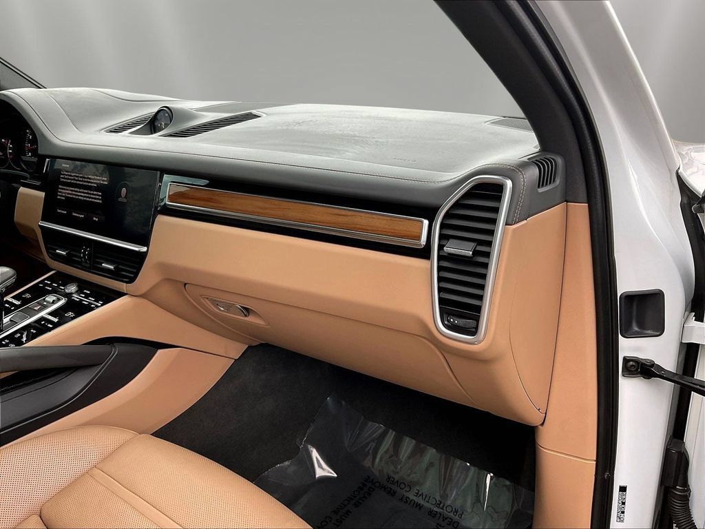 Used 2022 Porsche Cayenne AWD/4WD image 26