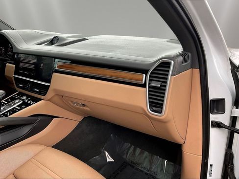 Used 2022 Porsche Cayenne AWD/4WD image 26