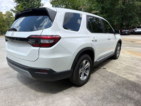 Used 2025 Honda Pilot EX-L image 11