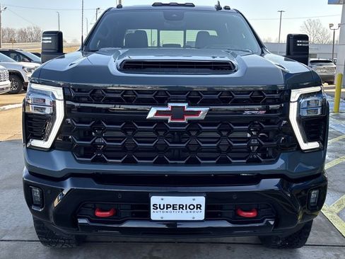 Used 2025 Chevrolet Silverado 2500 ZR2 w/ Technology Package image 10