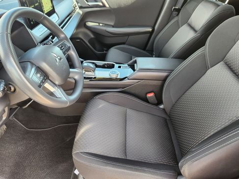 Used 2025 Mitsubishi Outlander ES AWD/4WD image 9