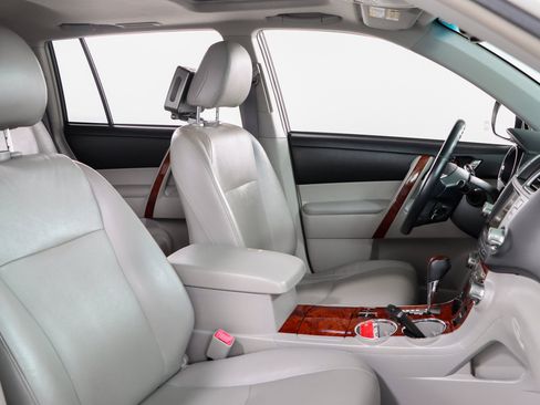 Used 2012 Toyota Highlander Limited AWD/4WD image 30