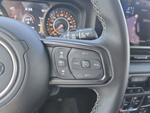 Used 2025 Jeep Wrangler Unlimited Rubicon AWD/4WD image 11