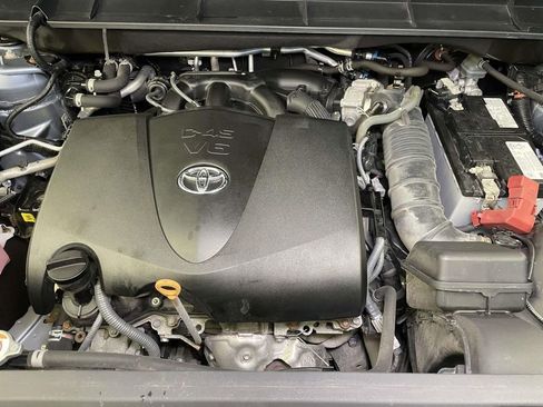 Used 2020 Toyota Highlander XLE image 25
