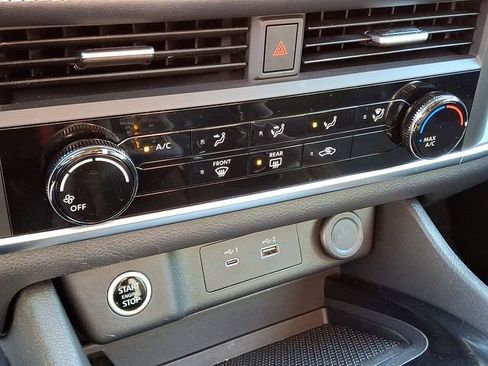 Used 2023 Nissan Rogue S image 17