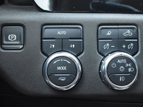 Used 2025 GMC Sierra 1500 SLT AWD/4WD image 16