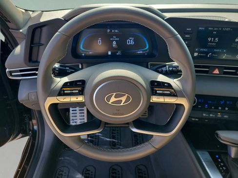 Used 2025 Hyundai Elantra Sport image 17