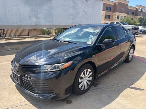 Used 2018 Toyota Camry FWD image 1