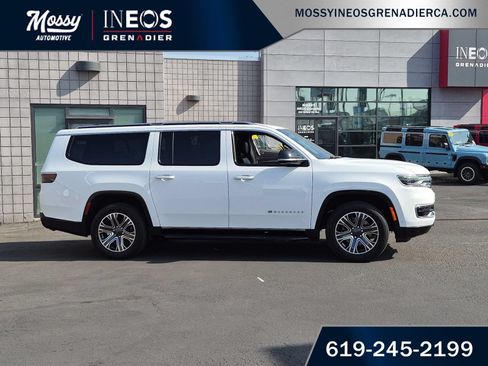 Used 2024 Jeep Wagoneer L Series II RWD image 5