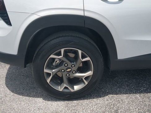 Used 2025 Chevrolet Trax LT w/ LT Convenience Package FWD image 10