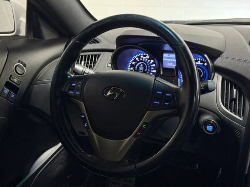 Used 2013 Hyundai Genesis 3.8 RWD image 20