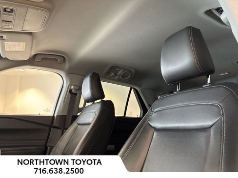 Used 2022 Ford Explorer XLT w/ Equipment Group 202A image 7