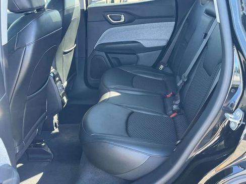 Used 2022 Jeep Compass Latitude image 15