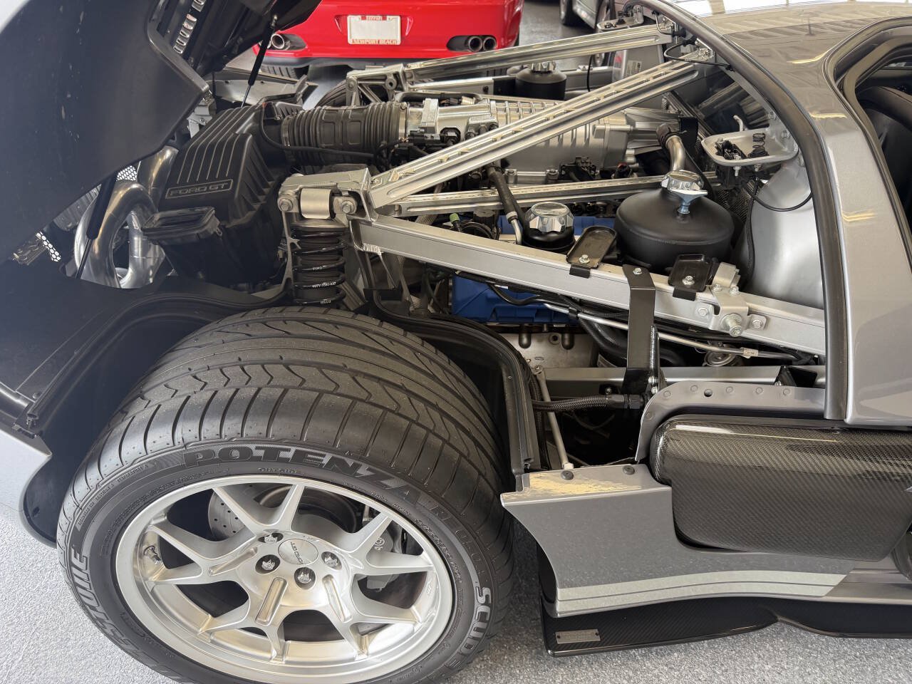 Used 2006 Ford GT RWD image 53