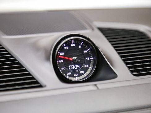 Certified 2020 Porsche Cayenne Turbo AWD/4WD image 33