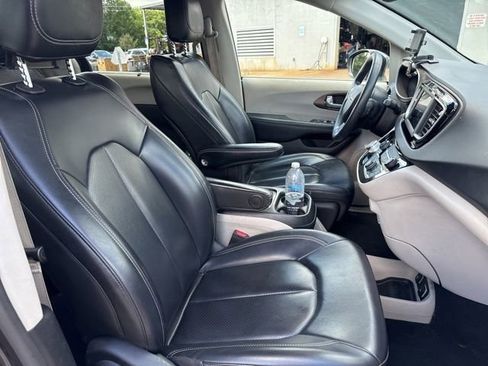 Used 2021 Chrysler Voyager Lxi FWD image 12
