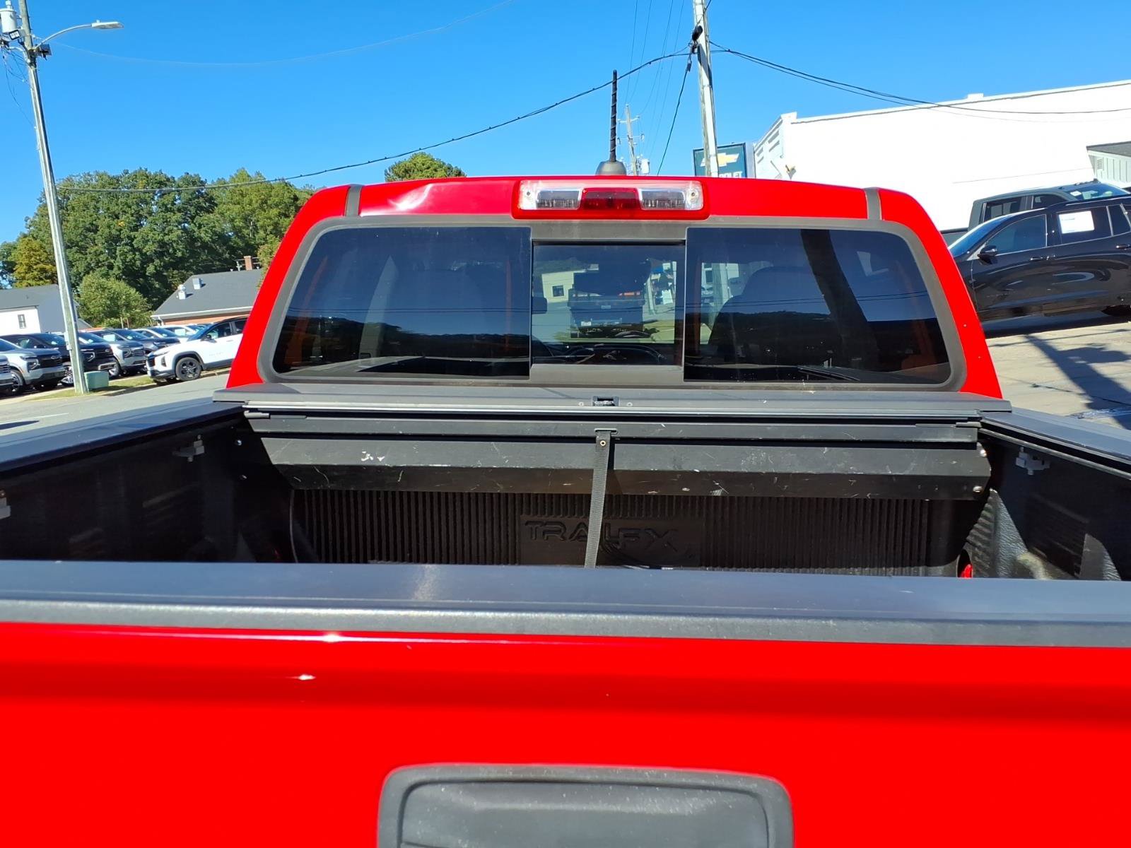 Used 2018 Chevrolet Colorado LT w/ LT Convenience Package RWD image 7