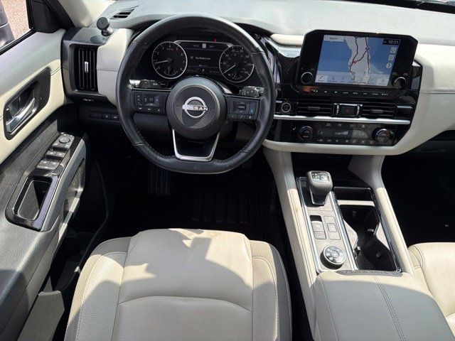 Used 2023 Nissan Pathfinder SL AWD/4WD image 19