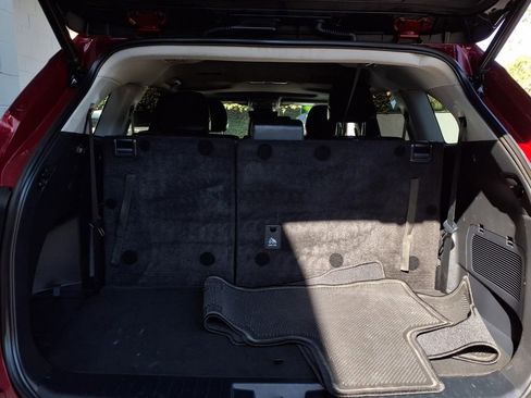 Used 2023 Toyota Highlander XLE FWD image 19