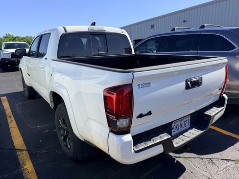 Used 2023 Toyota Tacoma SR5 w/ Technology Package AWD/4WD image 3