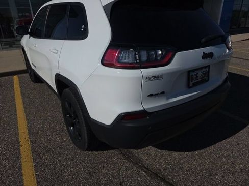 Used 2019 Jeep Cherokee Latitude Plus AWD/4WD image 2