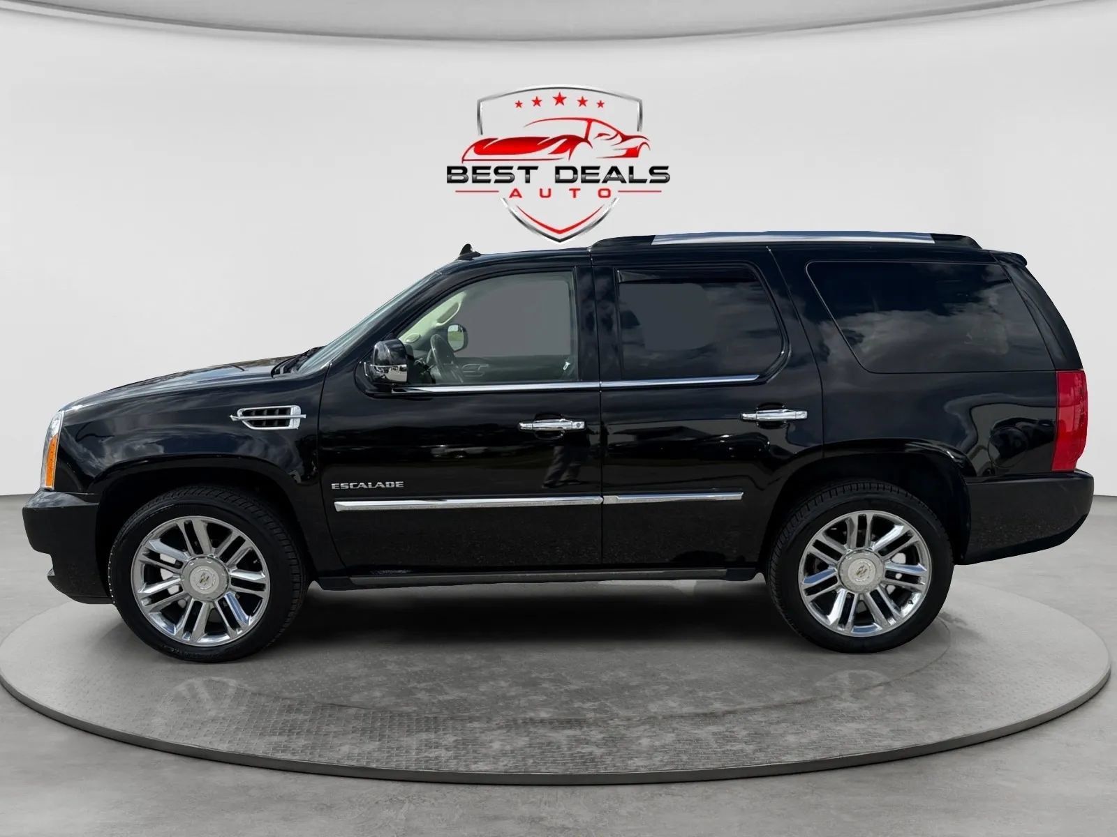 Used 2011 Cadillac Escalade Platinum AWD/4WD image 2