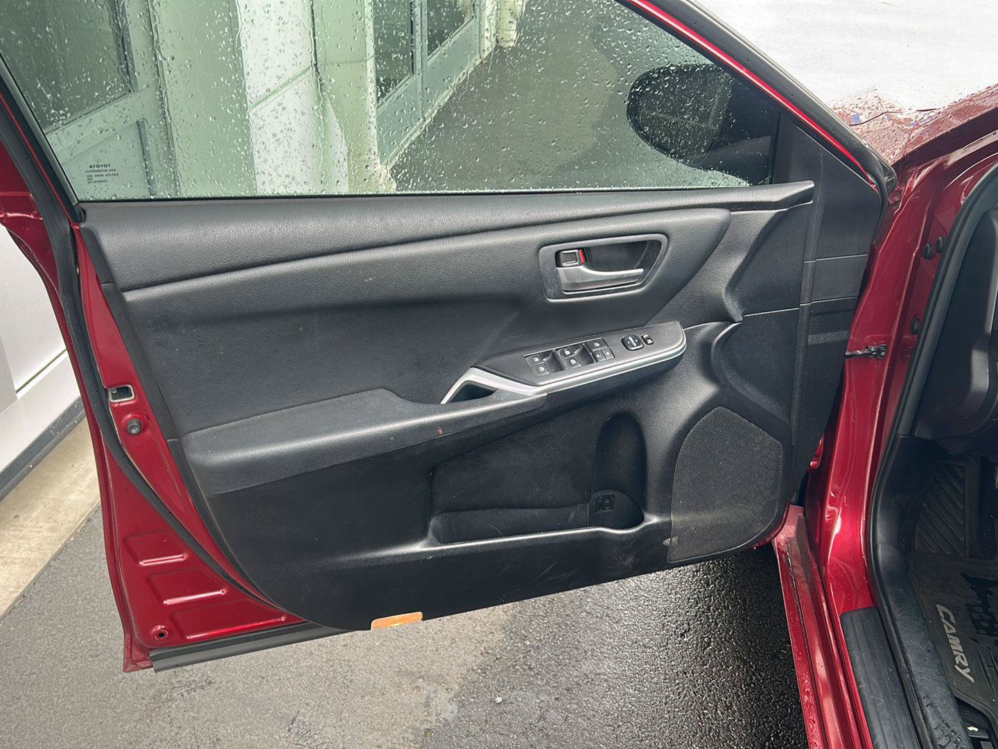 Used 2015 Toyota Camry LE FWD image 11