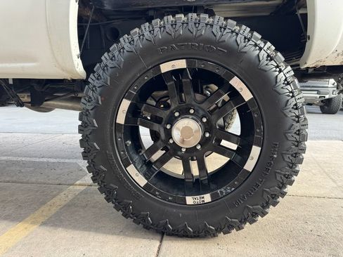 Used 2006 Chevrolet Silverado 2500 W/T w/ Skid Plate Package AWD/4WD image 12