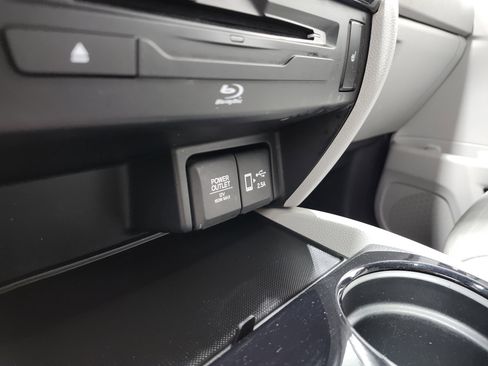 Used 2021 Honda Pilot Touring image 11