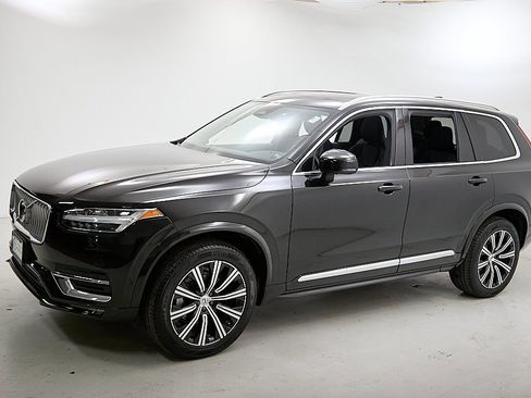 Used 2024 Volvo XC90 B6 Plus w/ Protection Package image 7