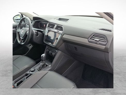 Used 2021 Volkswagen Tiguan SEL image 11