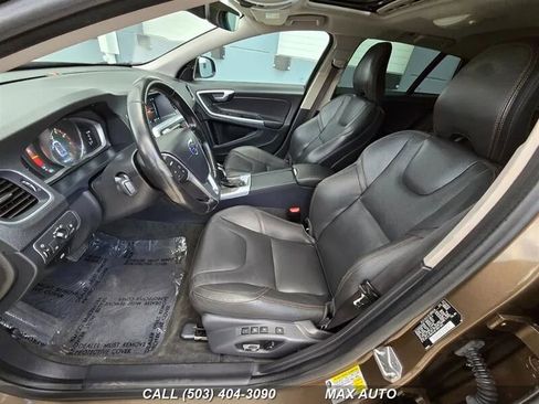 Used 2016 Volvo V60 T5 Cross Country w/ Convenience Package image 12
