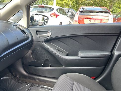 Used 2017 Kia Forte LX image 12